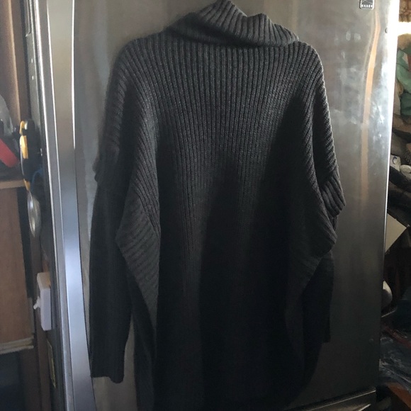 RD Style Pull Over Sweater- 440 $26 FIRM - Picture 4 of 4